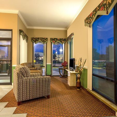 Super 8 By Wyndham Madison/Ridgeland Area Hotel Ngoại thất bức ảnh