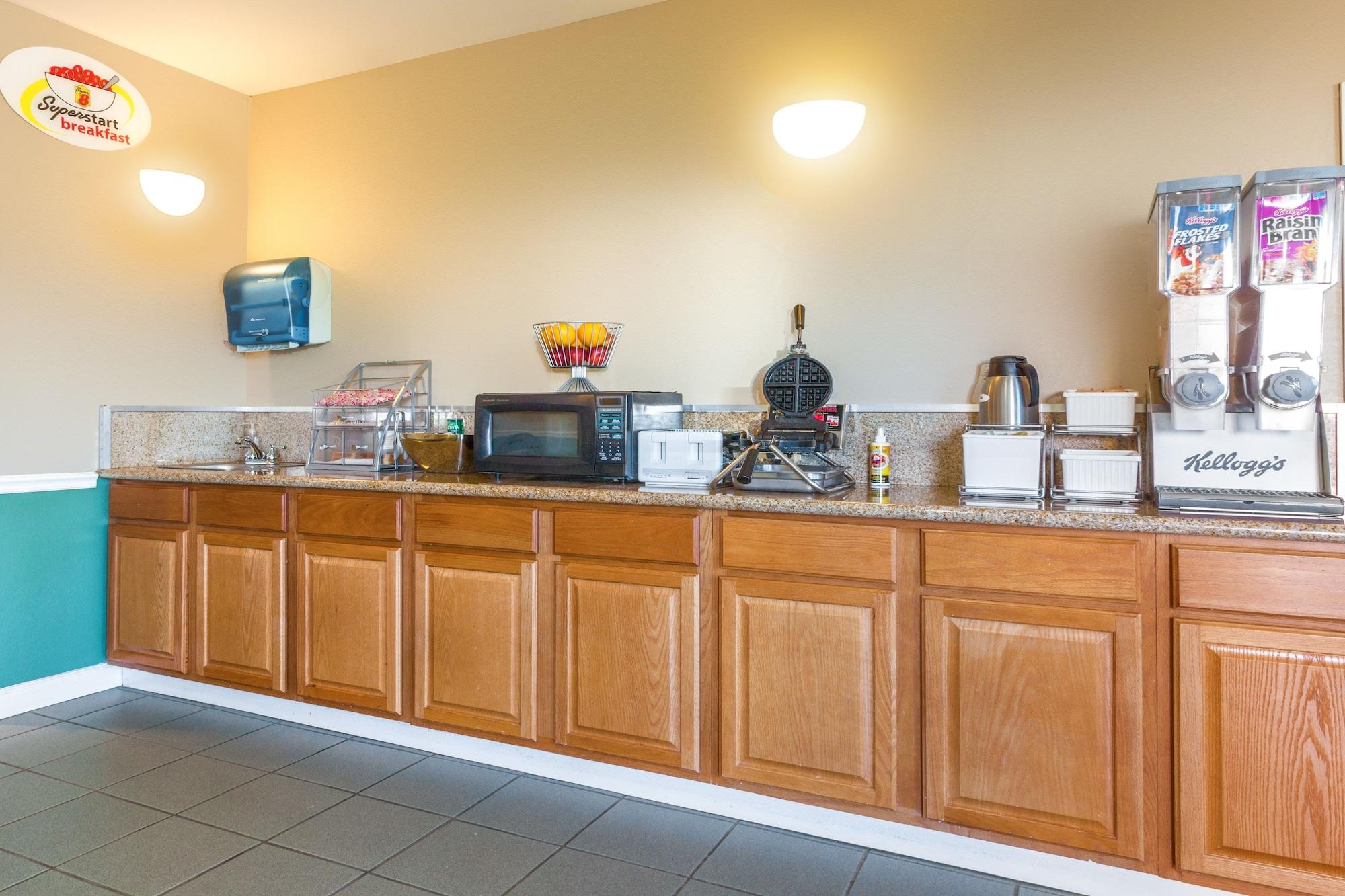 Super 8 By Wyndham Madison/Ridgeland Area Hotel Ngoại thất bức ảnh