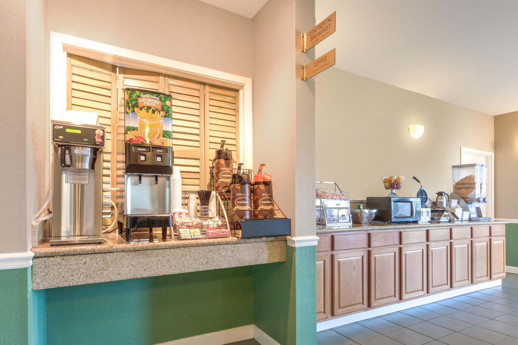 Super 8 By Wyndham Madison/Ridgeland Area Hotel Ngoại thất bức ảnh
