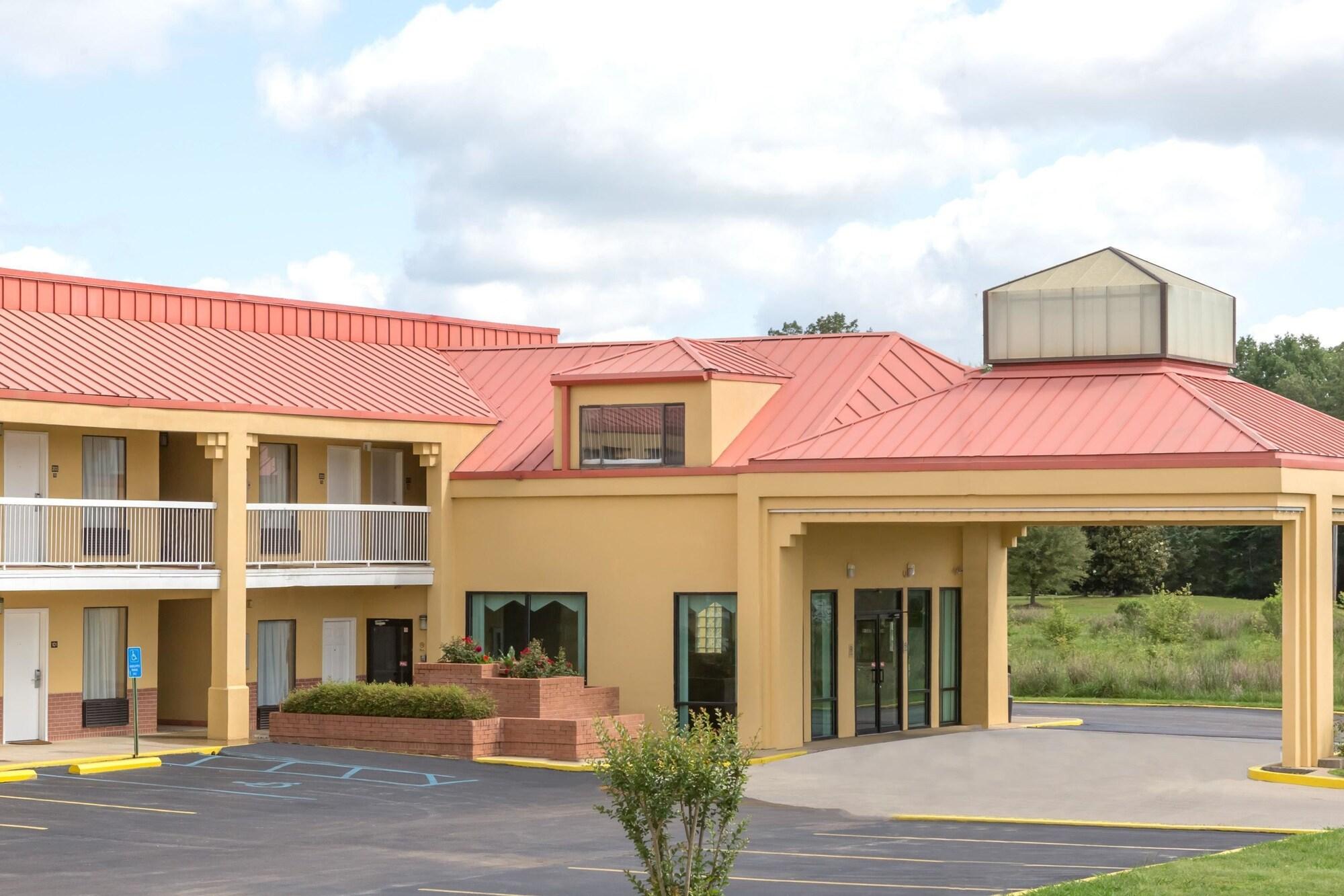 Super 8 By Wyndham Madison/Ridgeland Area Hotel Ngoại thất bức ảnh